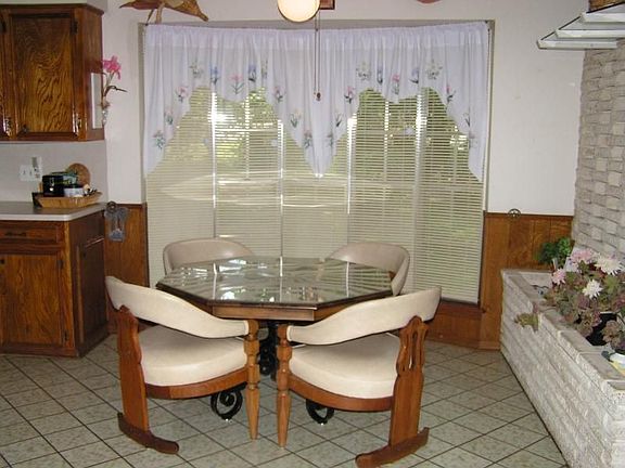 BREAKFAST ROOM