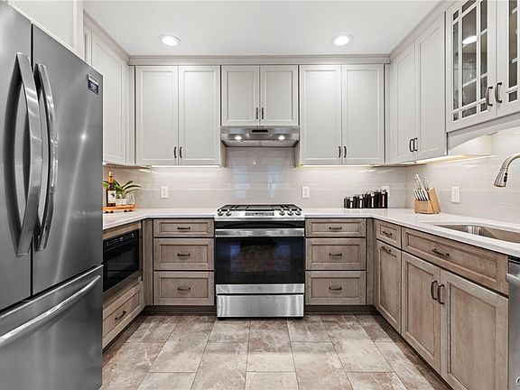 4th image of 5340 Bunker Hill Way