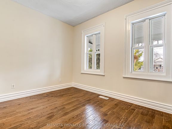 3rd image of 727 Queens Ave