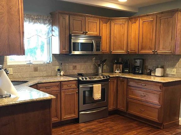 2nd image of 610 Everdell Ave
