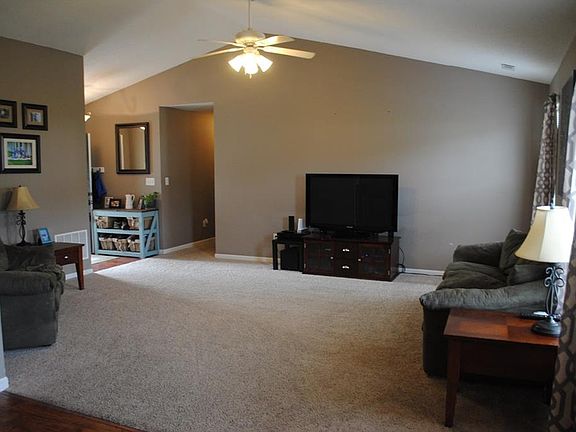 3rd image of 80 Lynn Ct