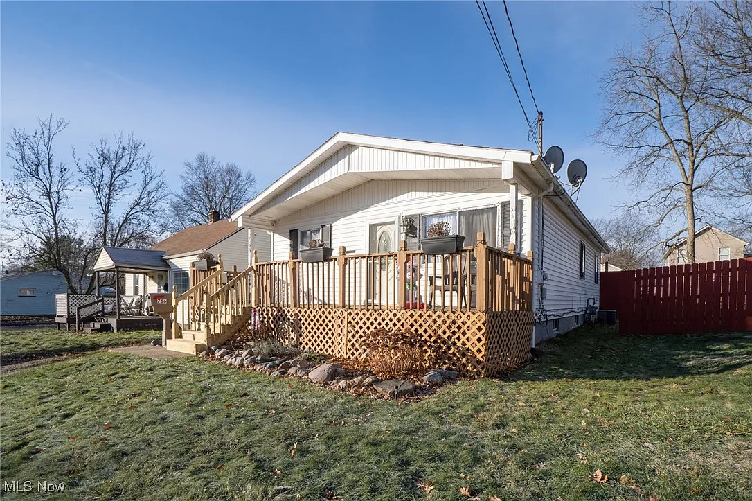 766 Staeger St photo 1
