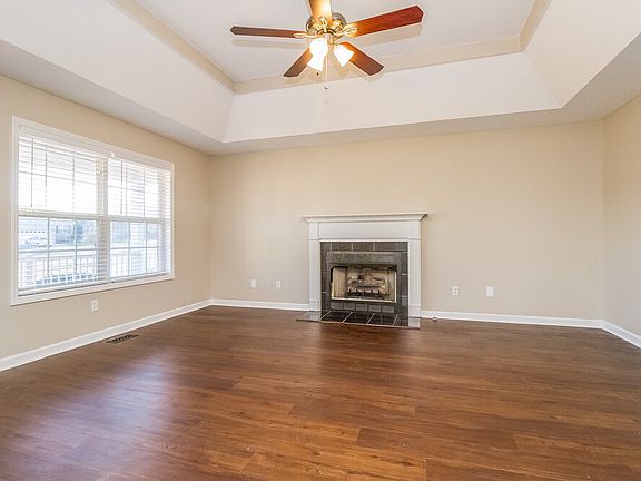 3rd image of 304 Acorn Ct