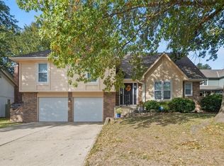 1612 SE Long Pl, Lees Summit, MO 64063