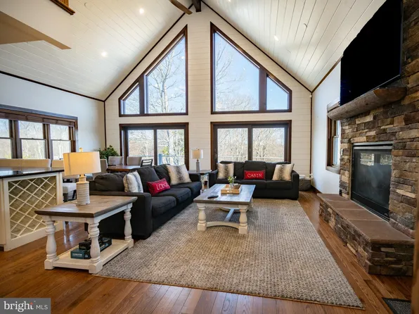 267 Woodlands Hill Ln, Oakland, MD 21550