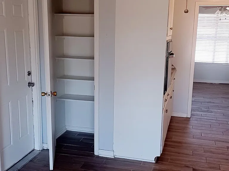648 W Beam Ave — Photo 12