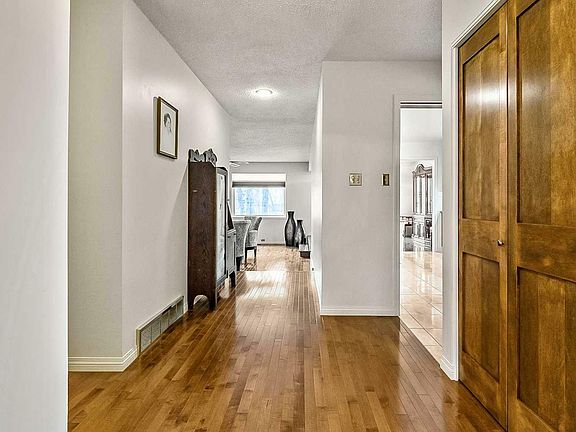 5th image of 2 E Elm Ave