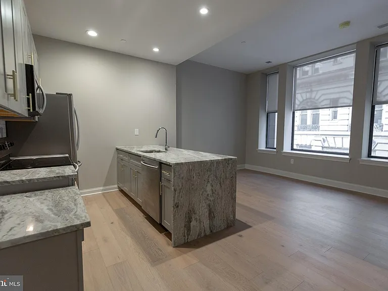1411-1 Walnut St #201 — Photo 5