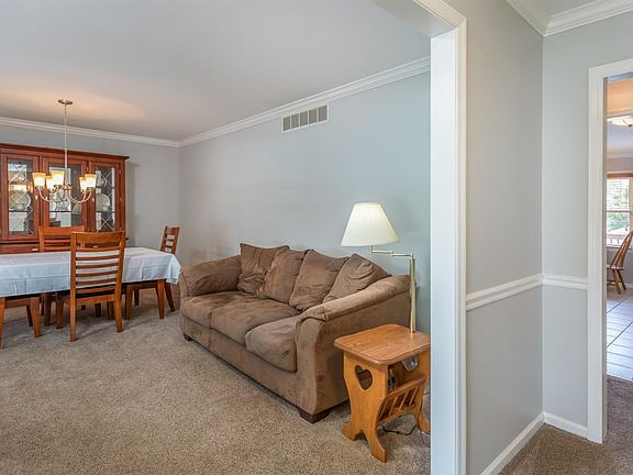 4th image of 104 Saratoga Ct