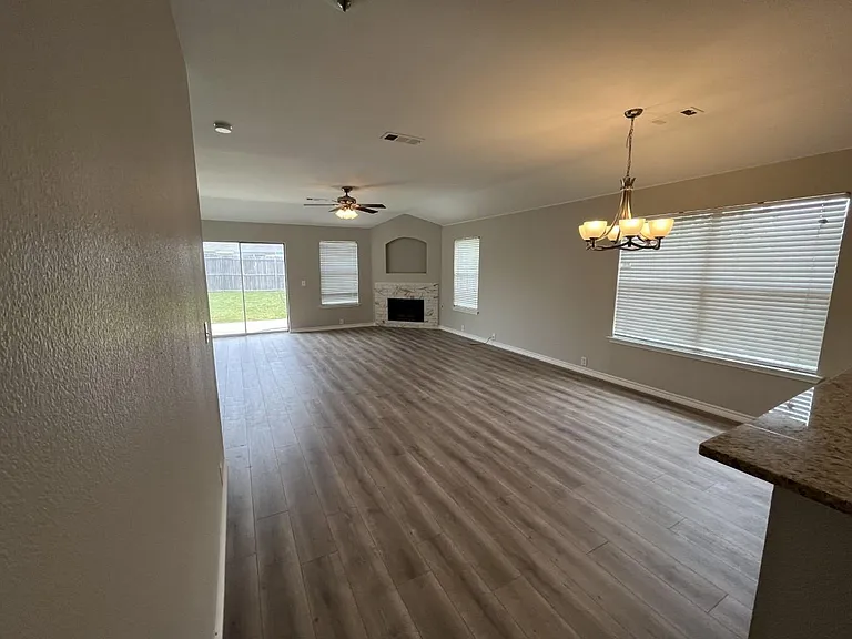 3004 Elderberry Dr — Photo 4