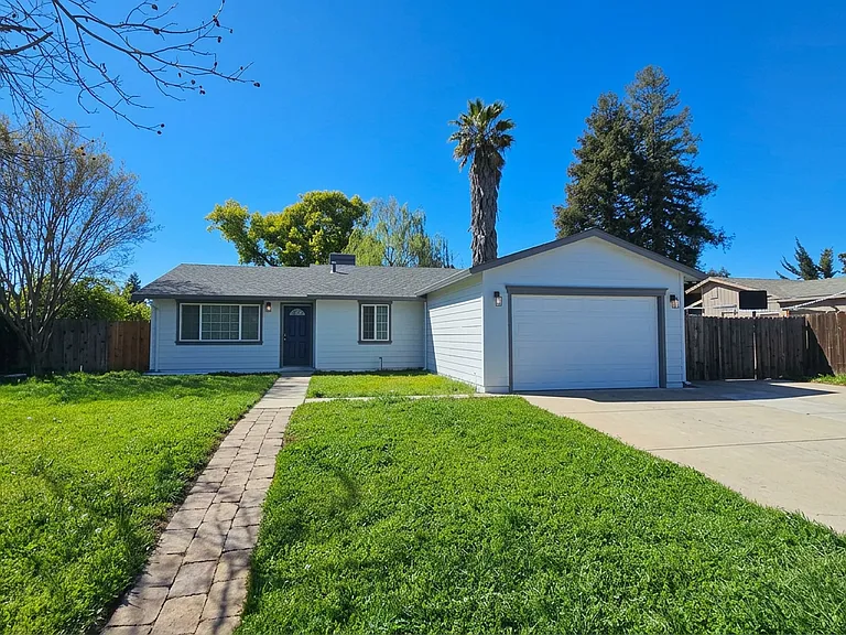 Shoshone Dr — Photo 1