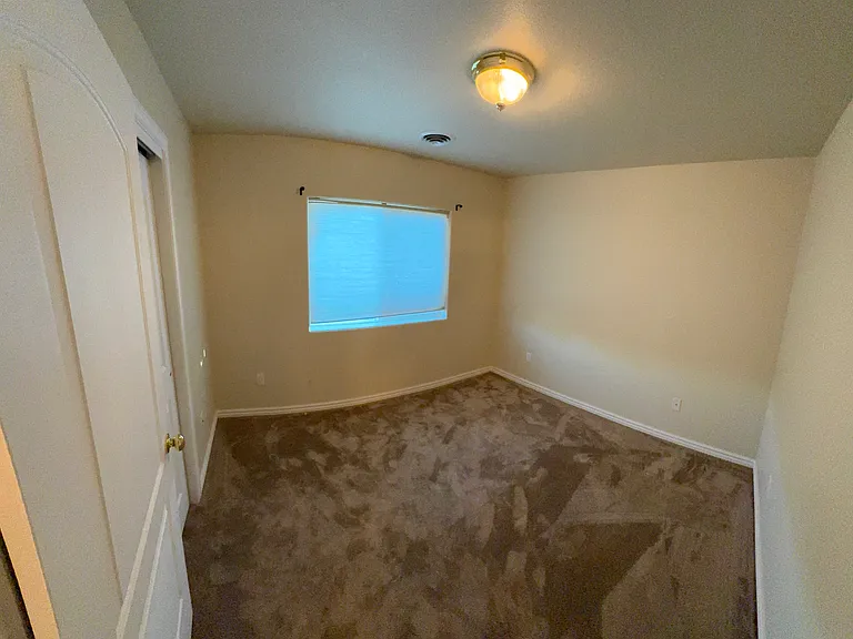 1912 Hollyhock Cir — Photo 34