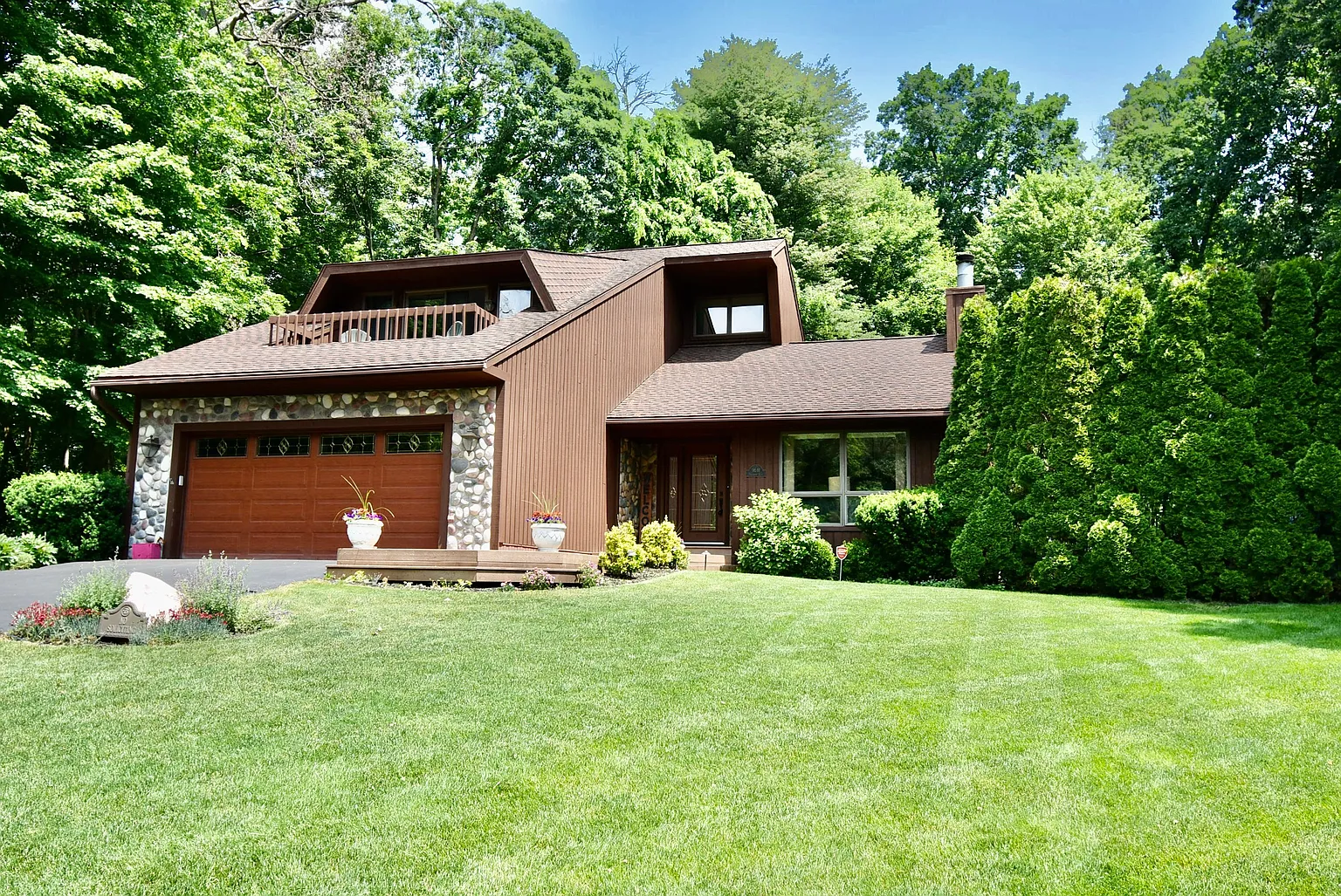 1611 Wildwood Ln photo 1