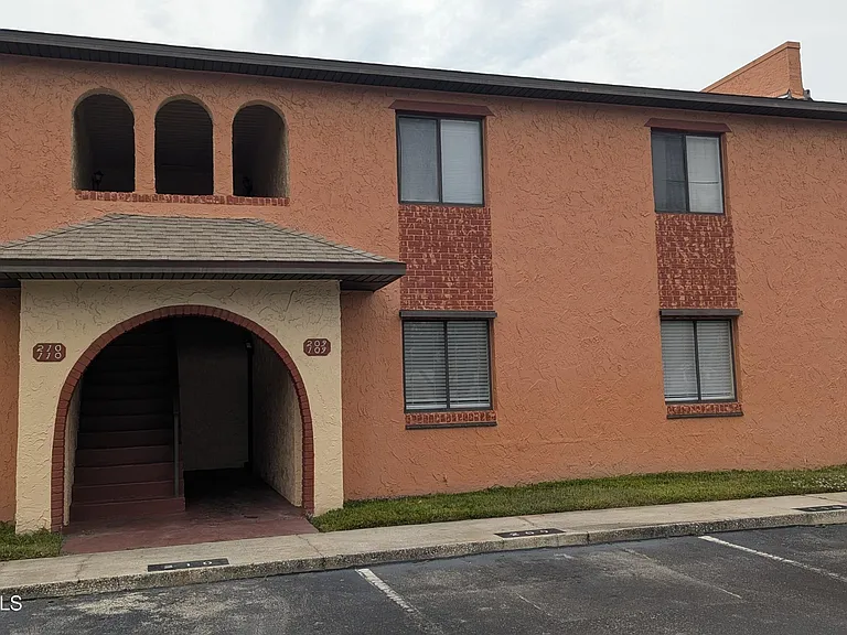 109 San Juan Cir — Photo 1
