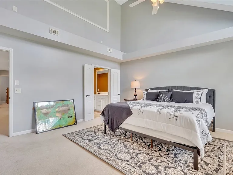124 Ventura Pl — Photo 23