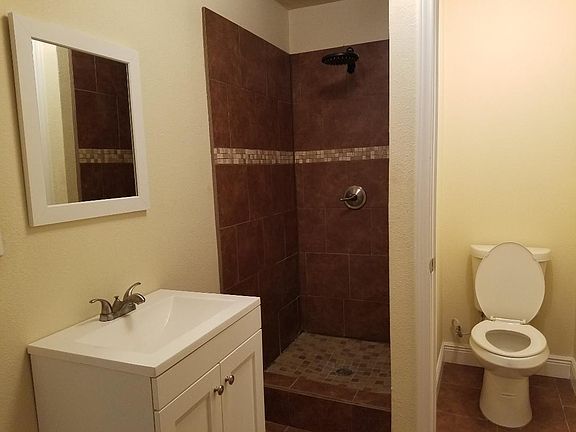 5th image of 2221 Kingsdale Dr