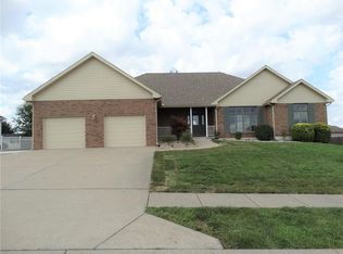 202 E 21st St, Kearney, MO 64060