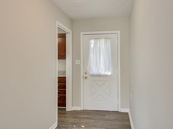 5th image of 33 Parkway  South Drive