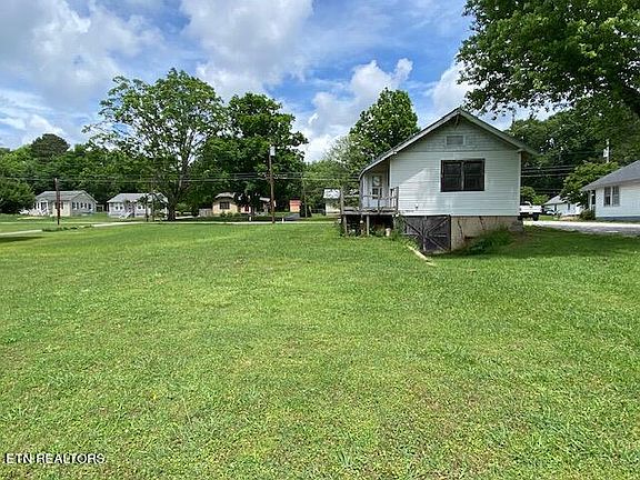 3rd image of 2542 Woodrow Dr