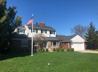 56 Hampton Rd, Grosse Pointe Shores, MI 48236