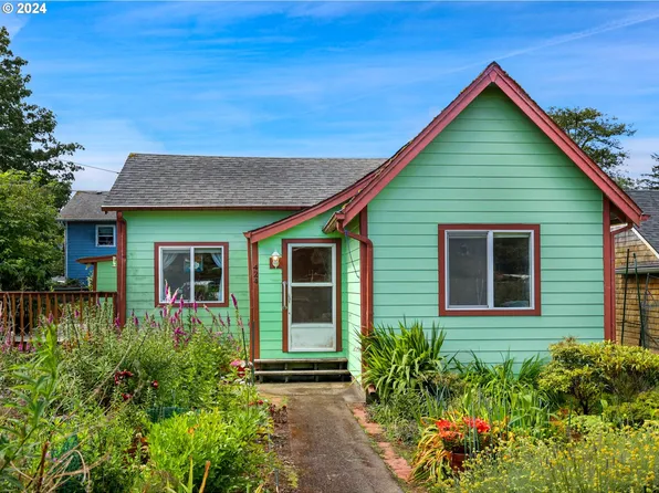 424 Pacific Dr, Hammond, OR 97121