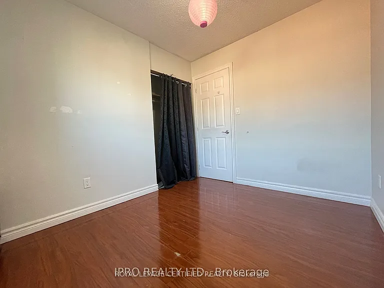 498 Daralea Hts #UPPER — Photo 18
