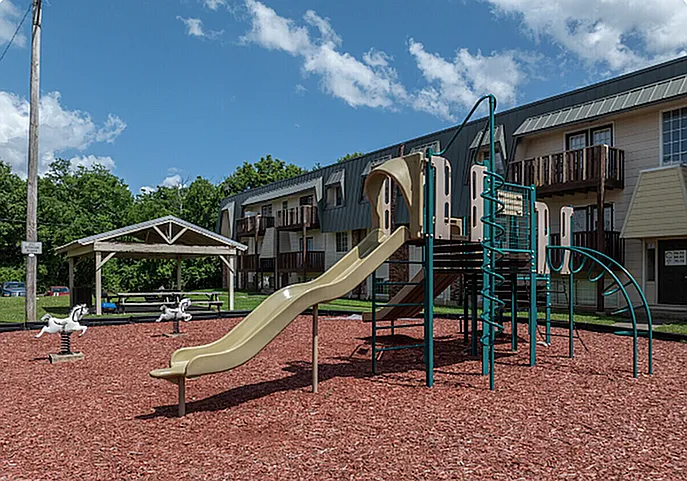 Ruby on the Creek Apartments — Photo 21