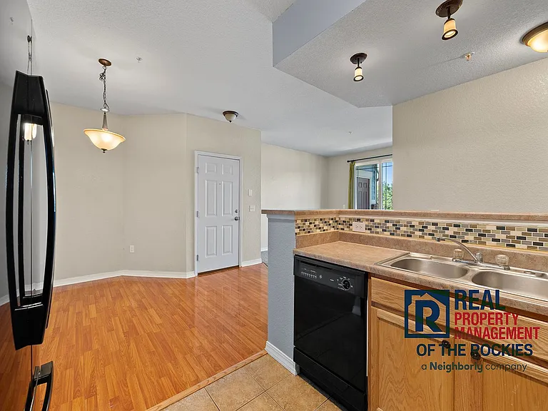 2133 Krisron Rd #C-207 — Photo 6