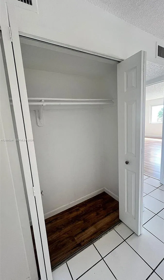 Coral Gate West Condo — Photo 3