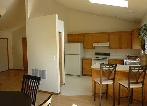 5th image of 5024 SE Belmont Ct
