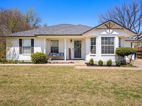 1709 W Doyle St, Granbury, TX 76048