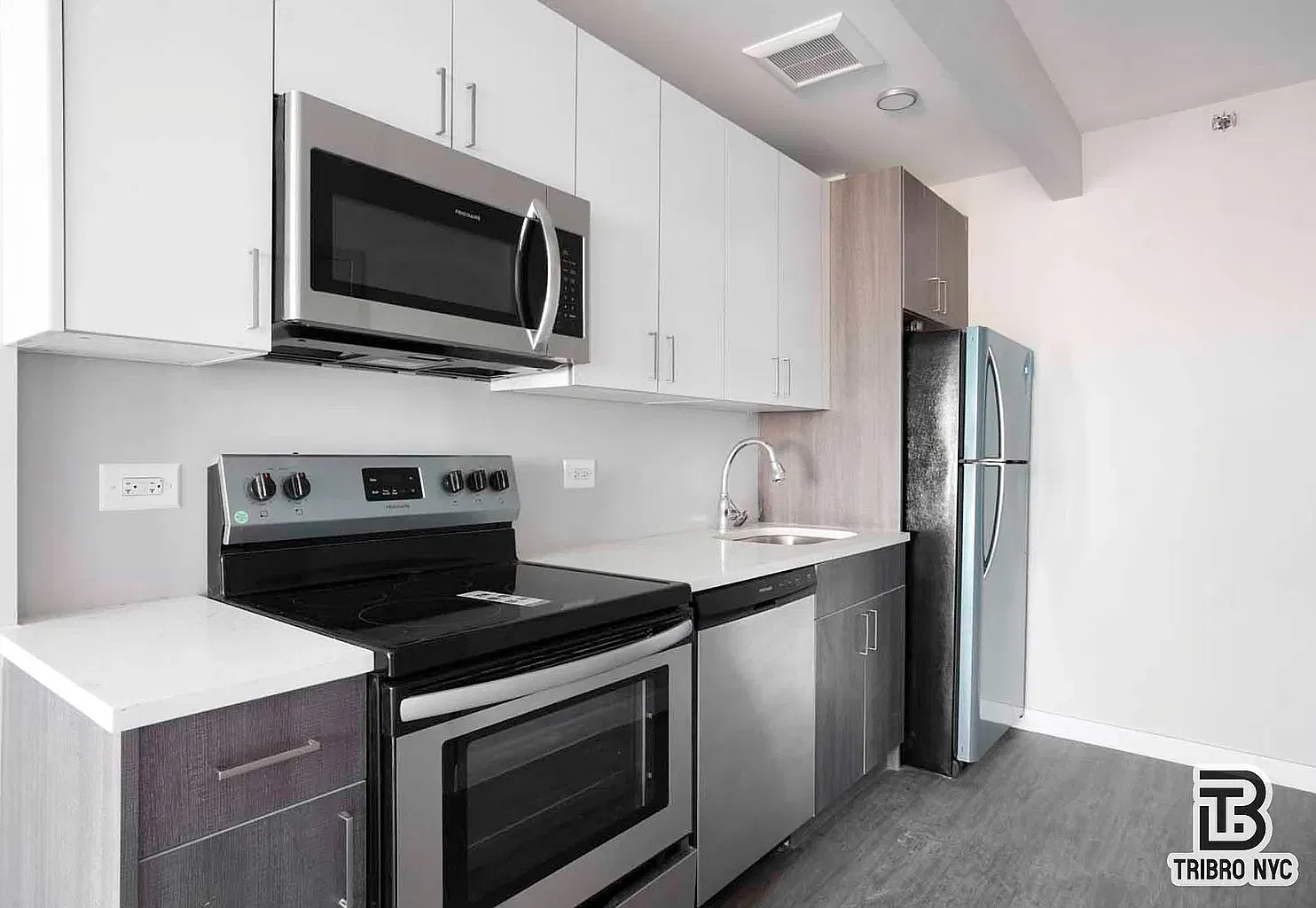 147 Bruckner Boulevard — Photo 2