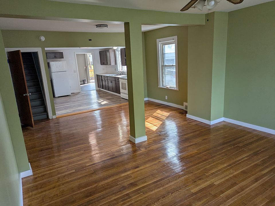 2nd image of 32 Spring St