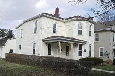 1st image of 117 E Blagrove St