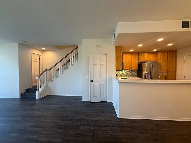 1357 Burgundy Dr — Photo 11