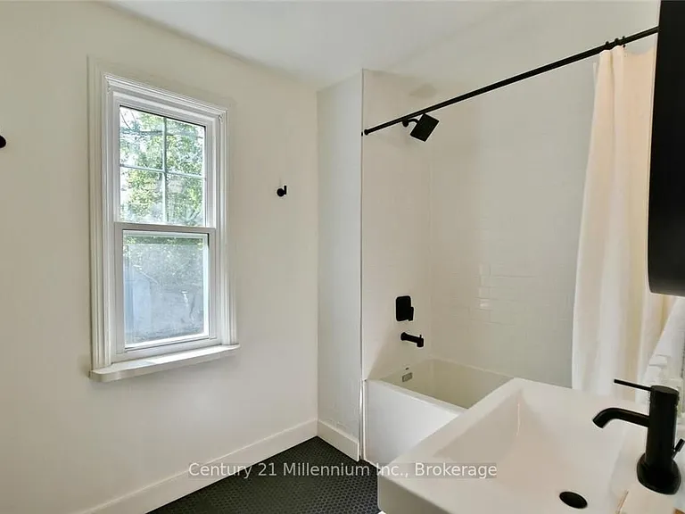 85 Glenwood Dr — Photo 31