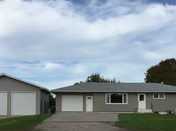 633 W Rolette St, Pembina, ND 58271