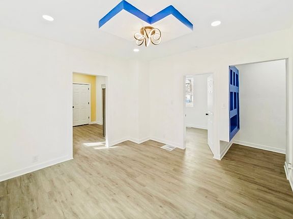 4th image of 1216 Park Ave