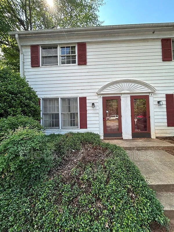 2 bed, 2.5 bath, $1,150 — Photo 1