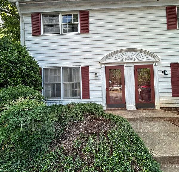 640A Rugby Row — Photo 1