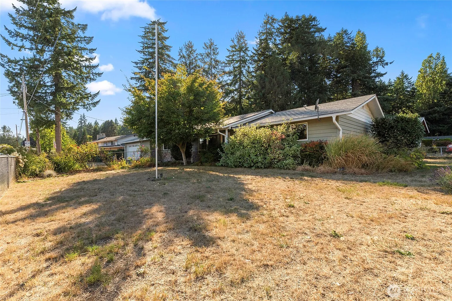 2116 Pine Tree Drive SE photo 1