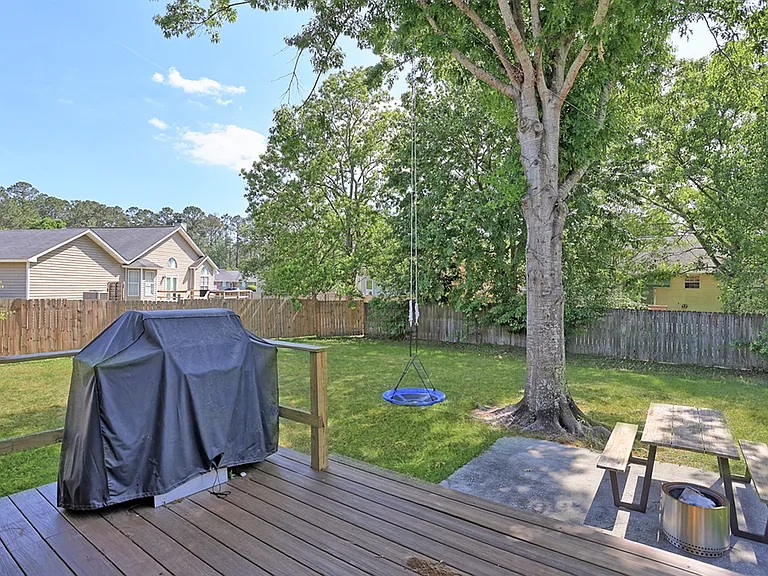 143 Cambridge Dr — Photo 25