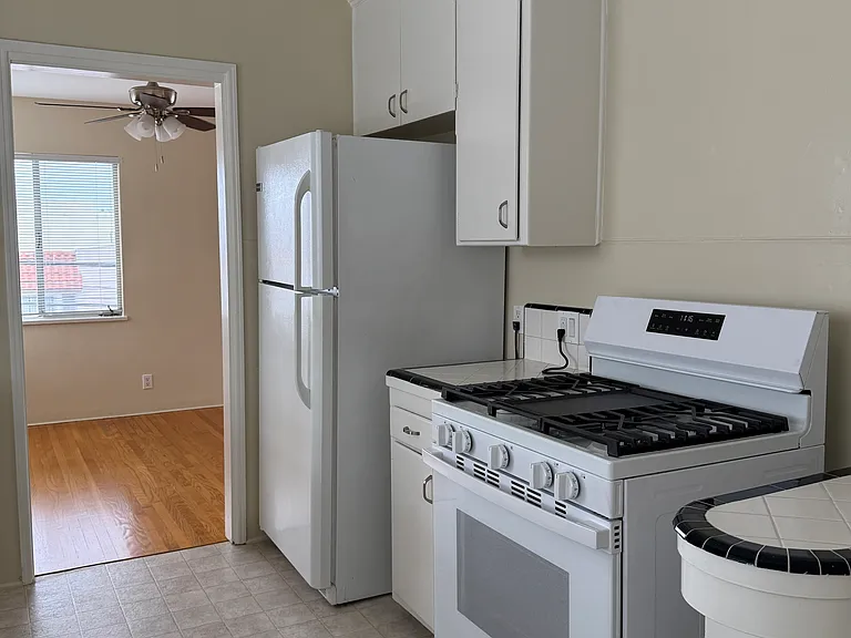 100 Mira Mar Ave — Photo 8