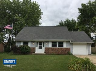 964 Camelot Dr, Crystal Lake, IL 60014