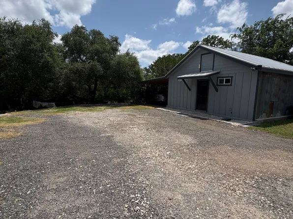 121 Waring Knoll Dr, Comfort, TX 78013
