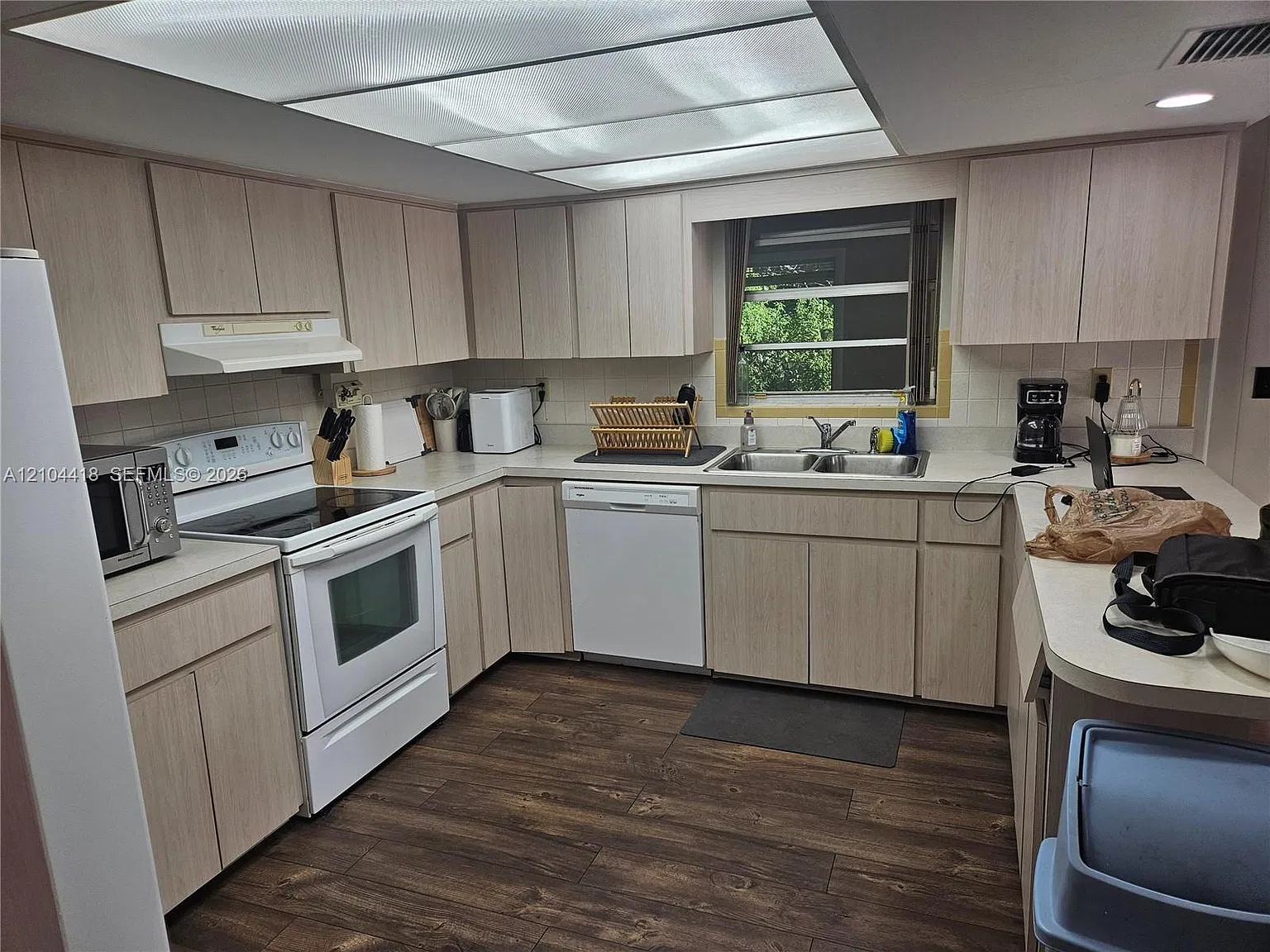 2 bed, 1.0 bath, $2,300 — Photo 4