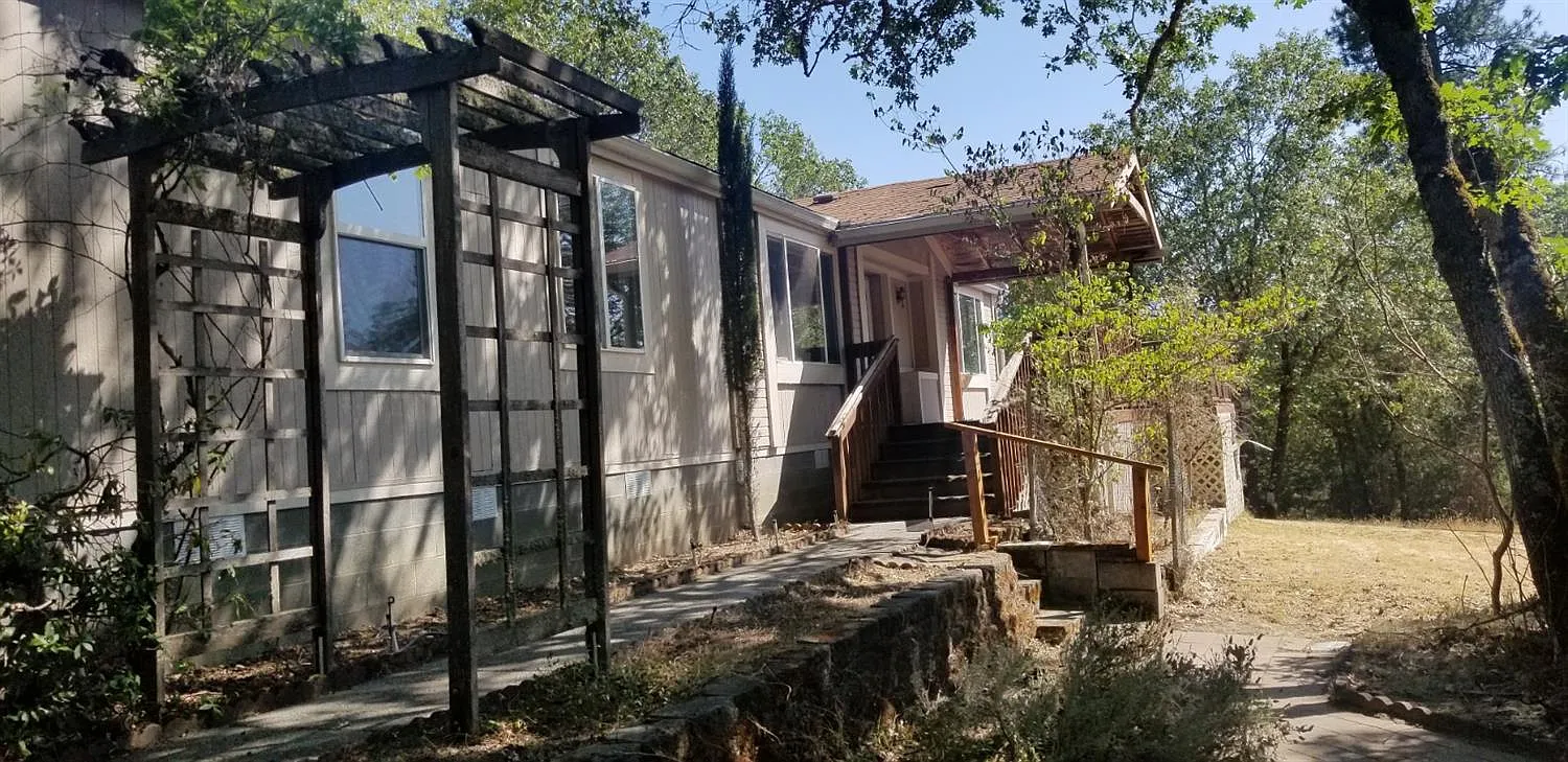155 Lisa Ln photo 1