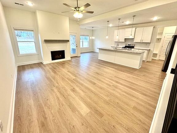 3rd image of 7464 Newbury Dr