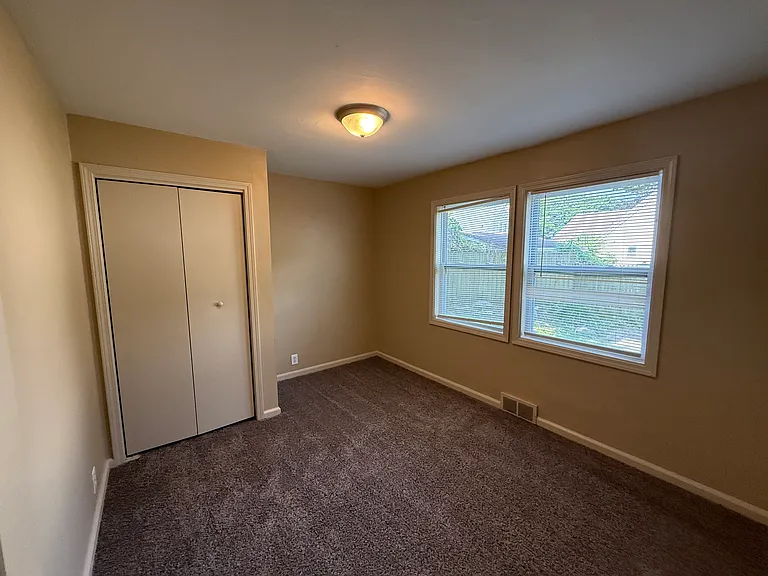 2119 Riverside Dr NE — Photo 7