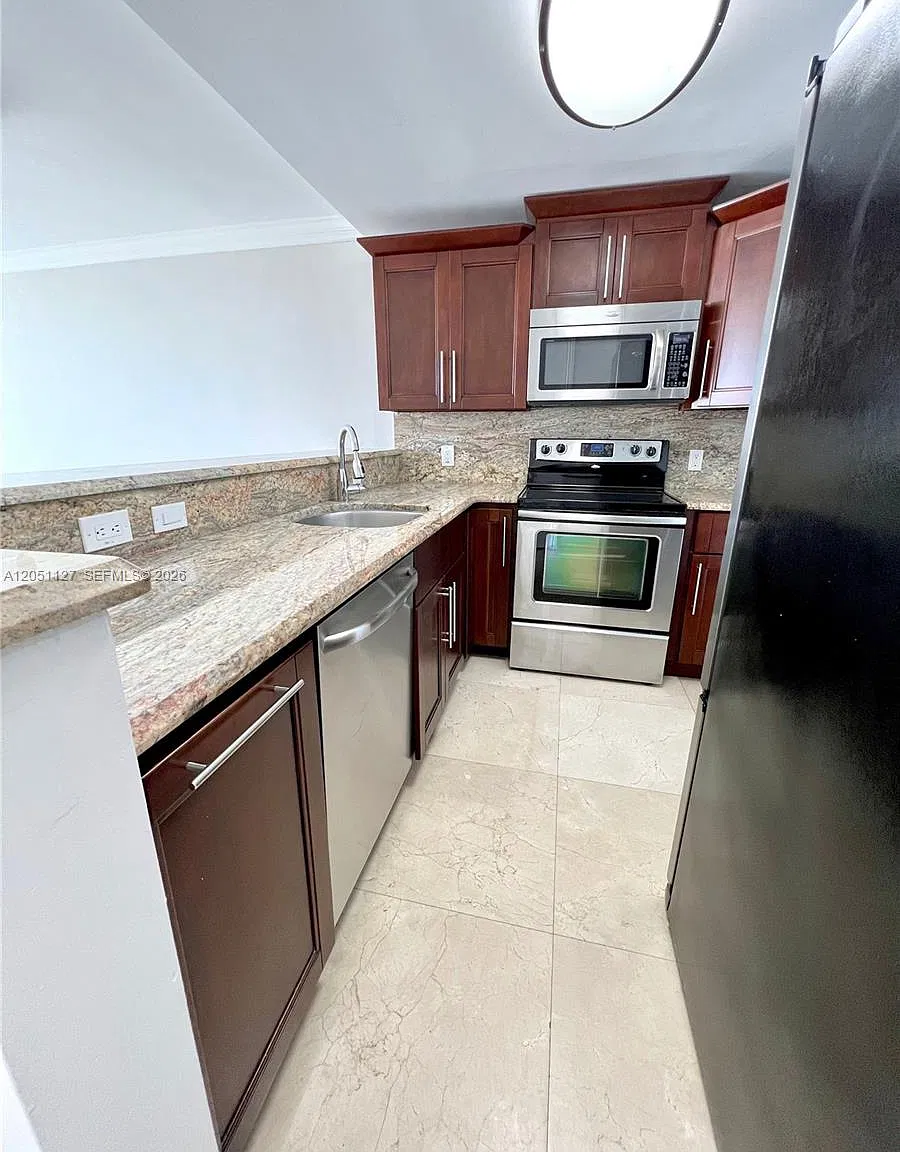 The Park Gardens Condo — Photo 4